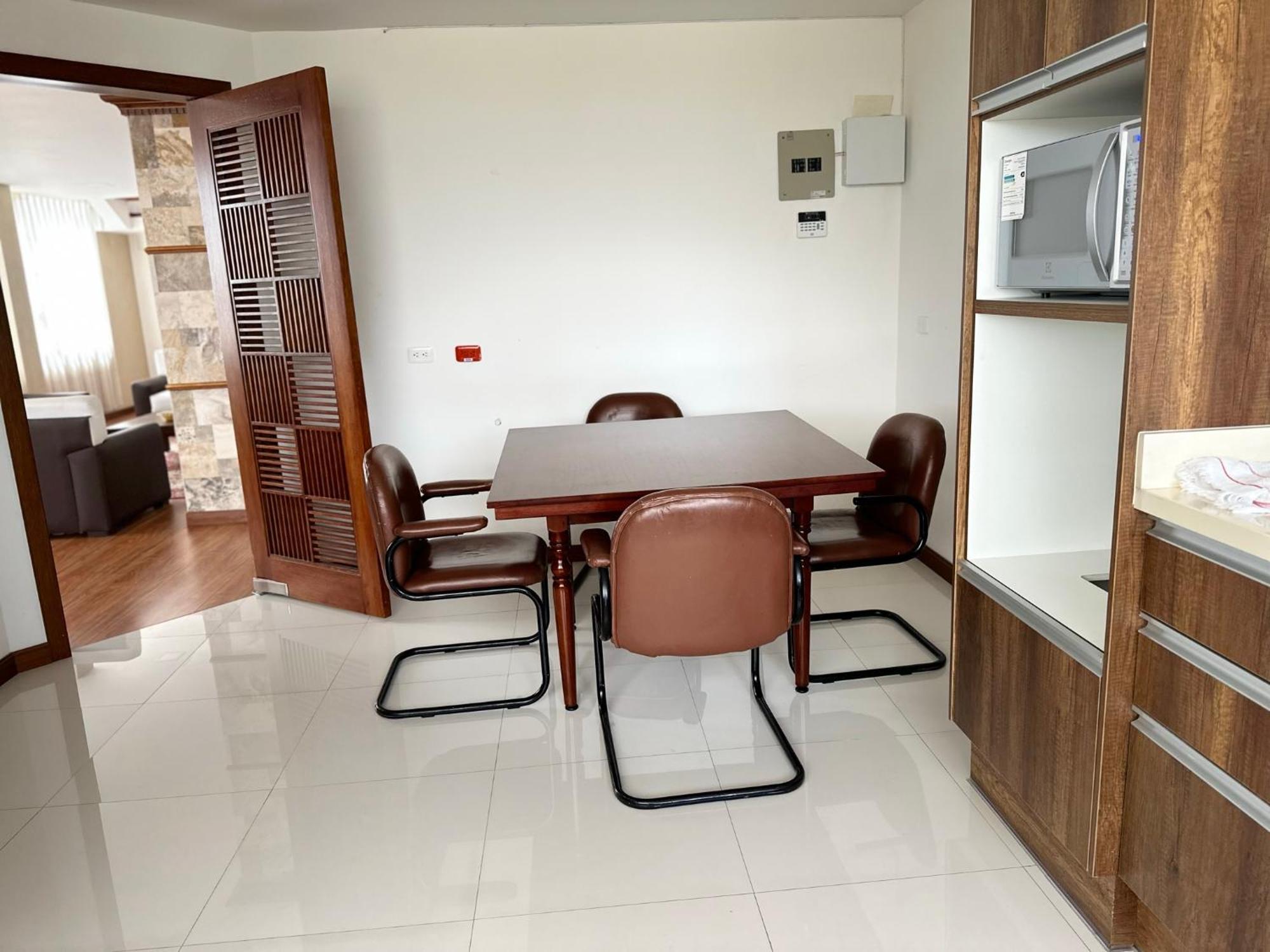 Instant Hotel - Departamento En Ambato Buitenkant foto