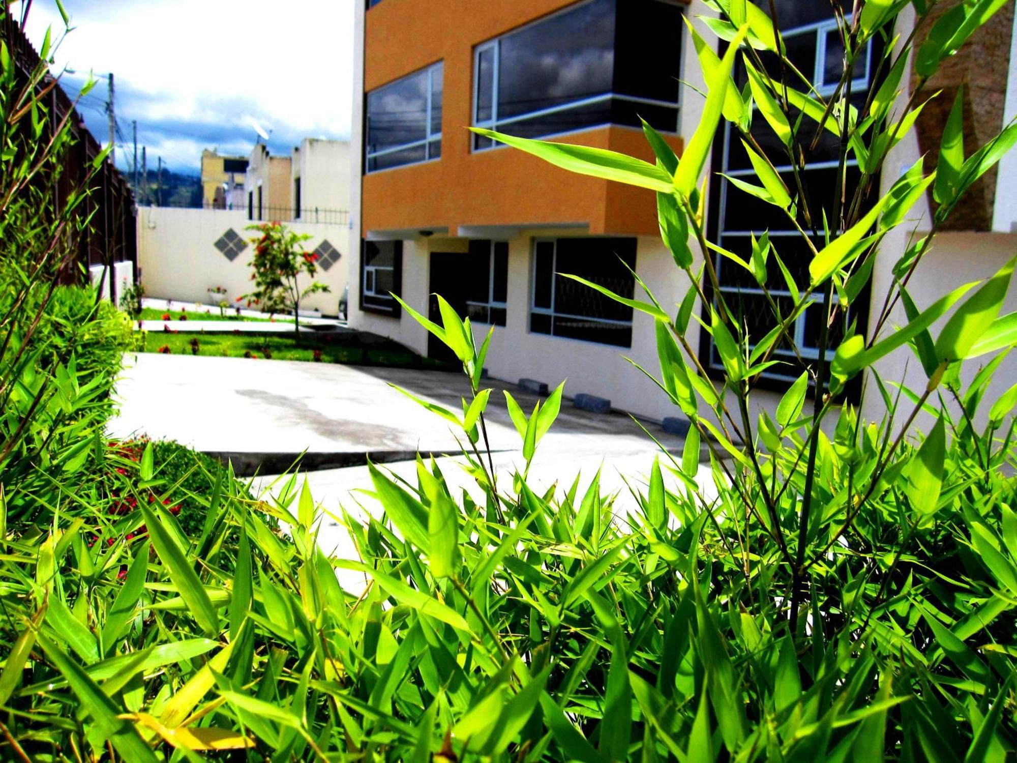 Instant Hotel - Departamento En Ambato Buitenkant foto
