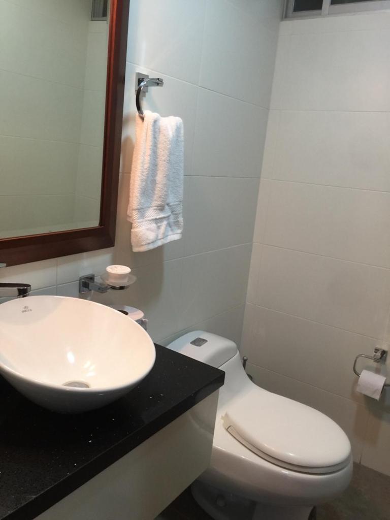 Instant Hotel - Departamento En Ambato Buitenkant foto